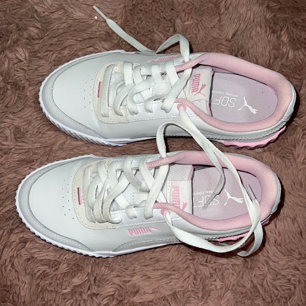 Puma shoes, white and bubble gum pink, band new never wore